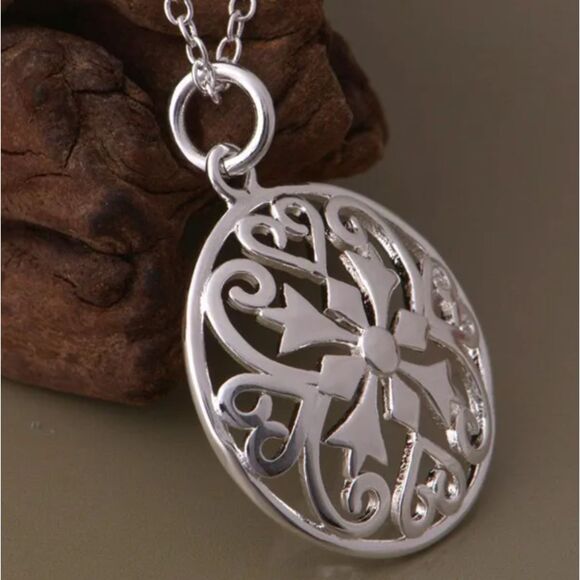 .925 Sterling Silver Shield Round Pendant 16" Fine Chain Lobster Claw - Picture 3 of 4